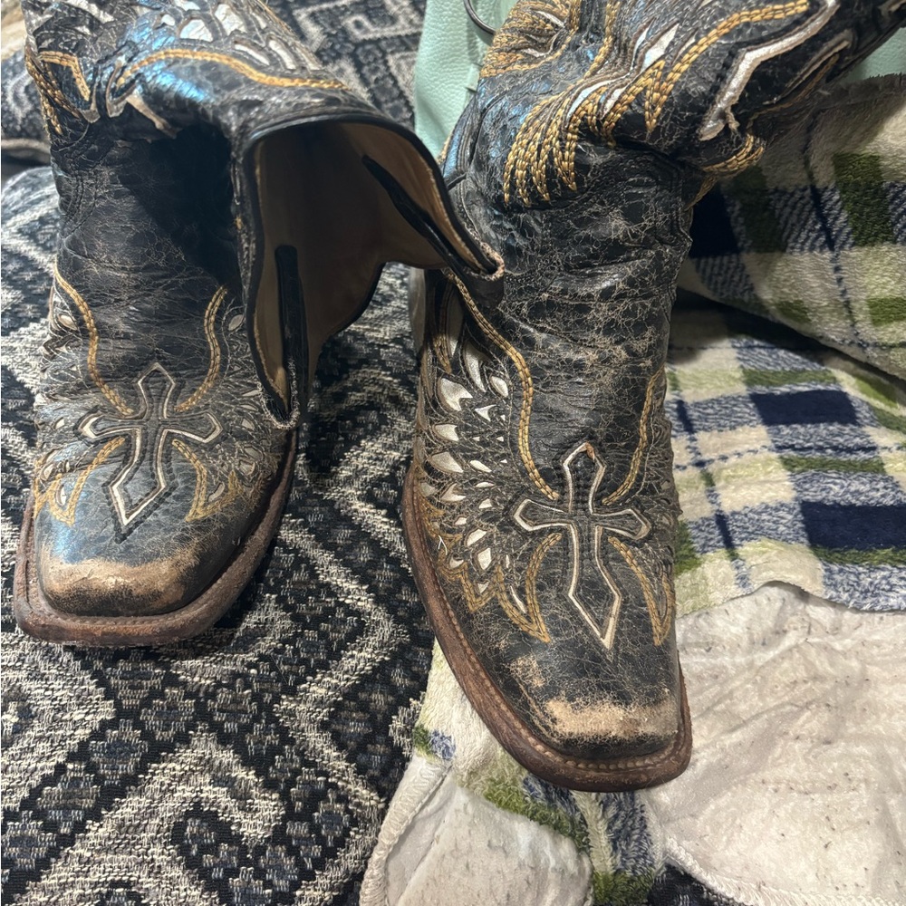 Corral Embroidered Western Cowboy Boots